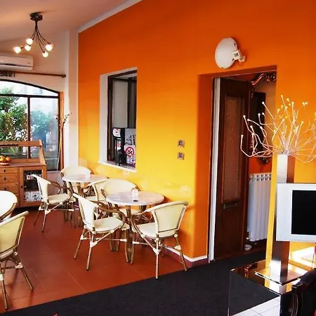 Aurora فندق دوينو